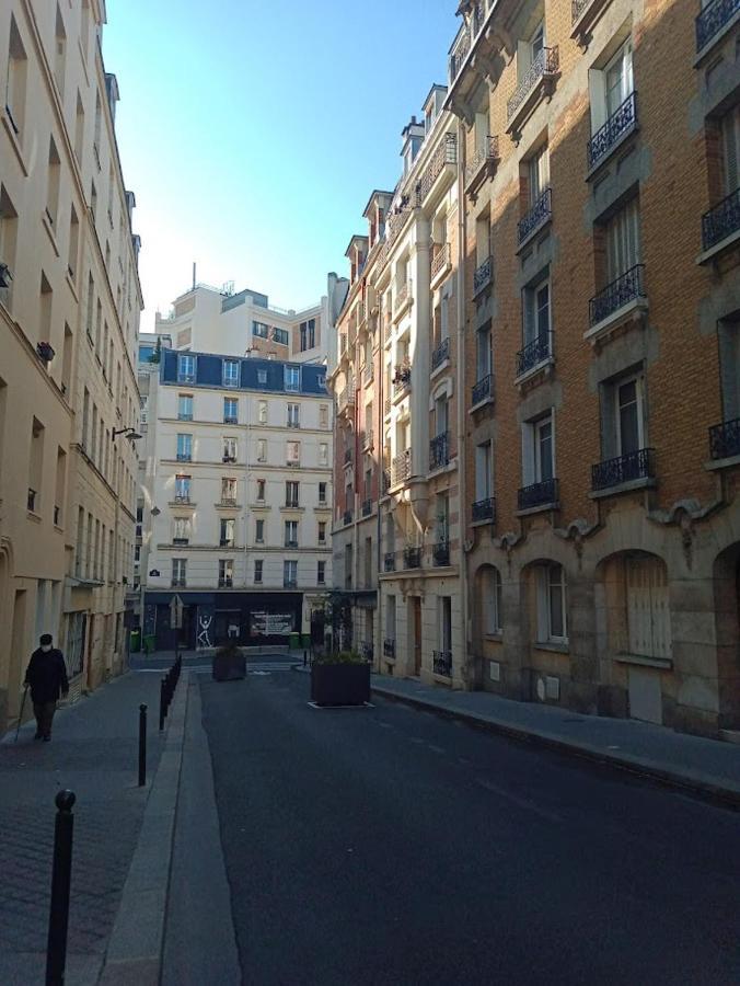 Petite Maison Avec Cour Dans Les Beaux Quartiers-Vous Faites Le Menage- Very Good Prices For T-H-E Location But You Have To Clea-N Th-E Flat Apartment ปารีส ภายนอก รูปภาพ