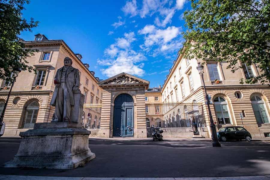 Petite Maison Avec Cour Dans Les Beaux Quartiers-Vous Faites Le Menage- Very Good Prices For T-H-E Location But You Have To Clea-N Th-E Flat Apartment ปารีส ภายนอก รูปภาพ