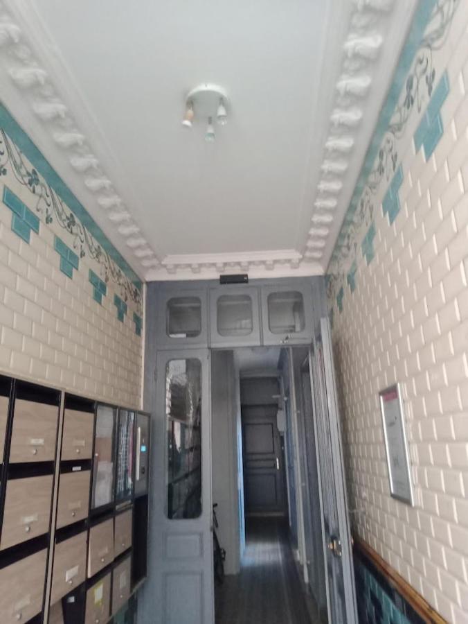 Petite Maison Avec Cour Dans Les Beaux Quartiers-Vous Faites Le Menage- Very Good Prices For T-H-E Location But You Have To Clea-N Th-E Flat Apartment ปารีส ภายนอก รูปภาพ