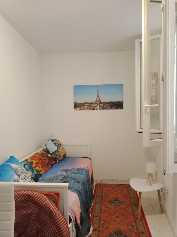 Petite Maison Avec Cour Dans Les Beaux Quartiers-Vous Faites Le Menage- Very Good Prices For T-H-E Location But You Have To Clea-N Th-E Flat Apartment ปารีส ภายนอก รูปภาพ