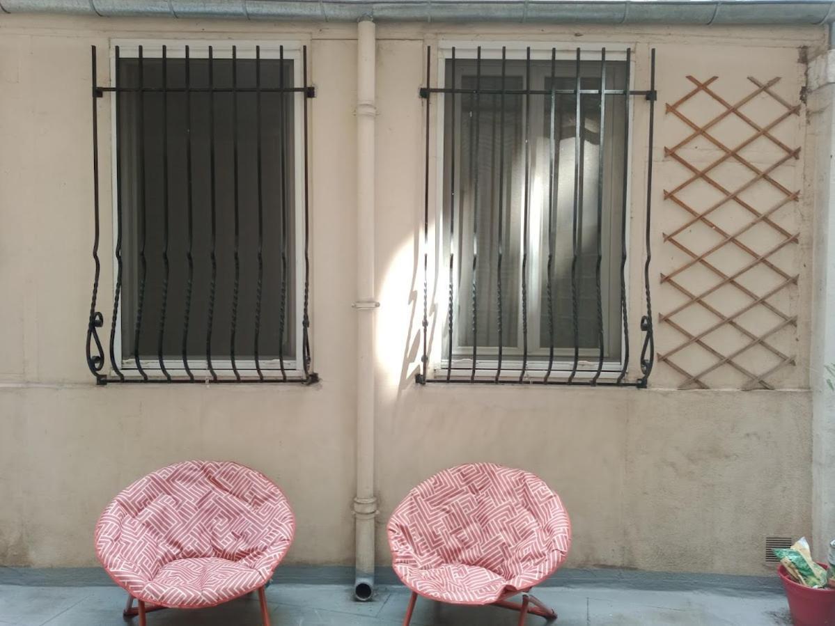 Petite Maison Avec Cour Dans Les Beaux Quartiers-Vous Faites Le Menage- Very Good Prices For T-H-E Location But You Have To Clea-N Th-E Flat Apartment ปารีส ภายนอก รูปภาพ