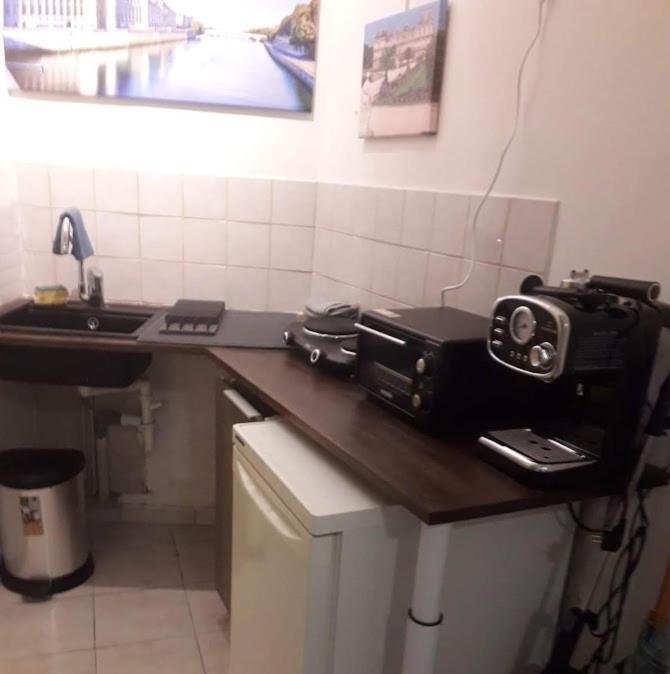 Petite Maison Avec Cour Dans Les Beaux Quartiers-Vous Faites Le Menage- Very Good Prices For T-H-E Location But You Have To Clea-N Th-E Flat Apartment ปารีส ภายนอก รูปภาพ