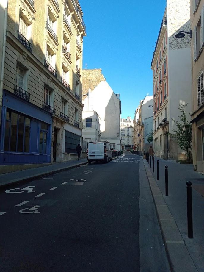Petite Maison Avec Cour Dans Les Beaux Quartiers-Vous Faites Le Menage- Very Good Prices For T-H-E Location But You Have To Clea-N Th-E Flat Apartment ปารีส ภายนอก รูปภาพ